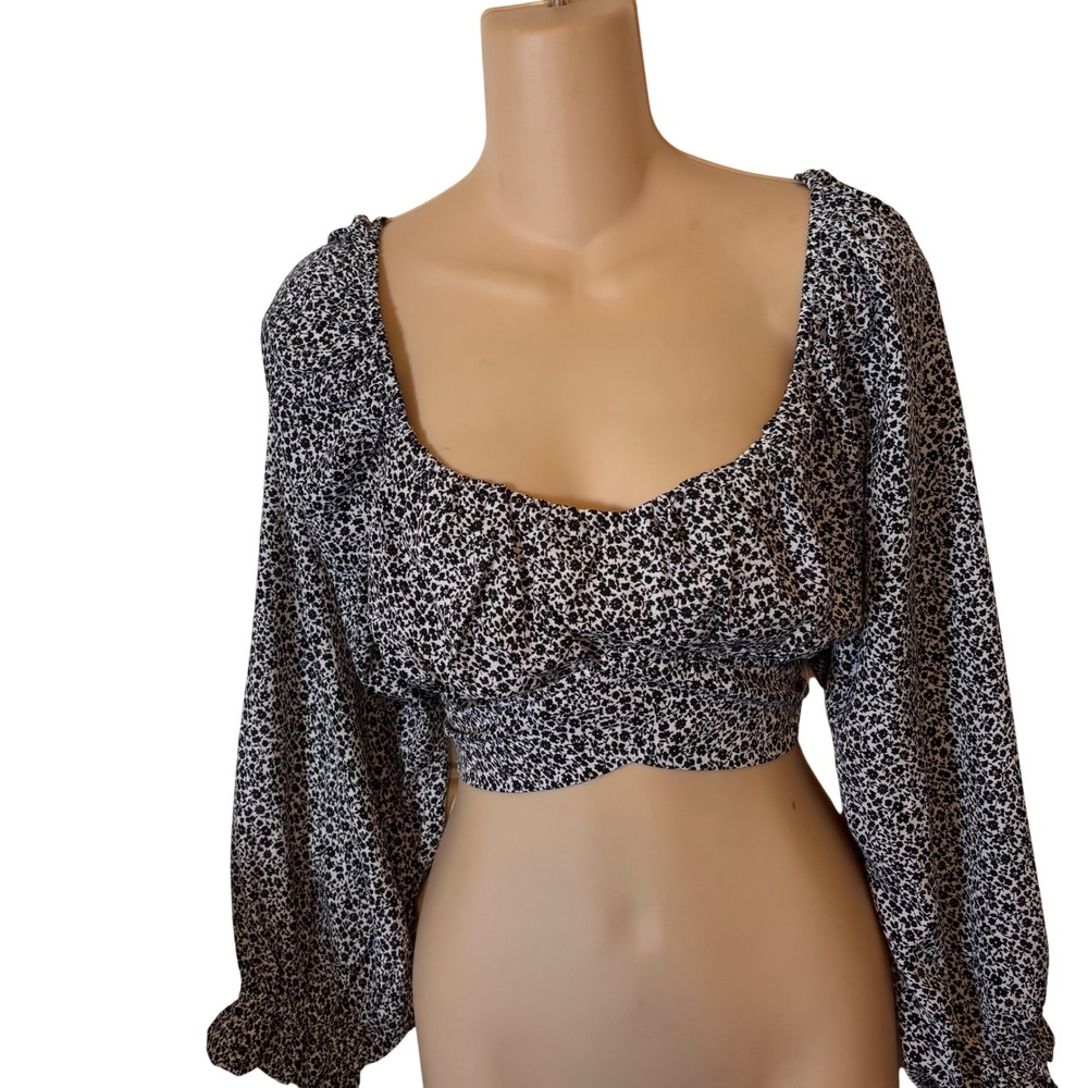 Altar'd State Women's Black White Floral Crop Top Medium Long Sleeve Boho Blouse